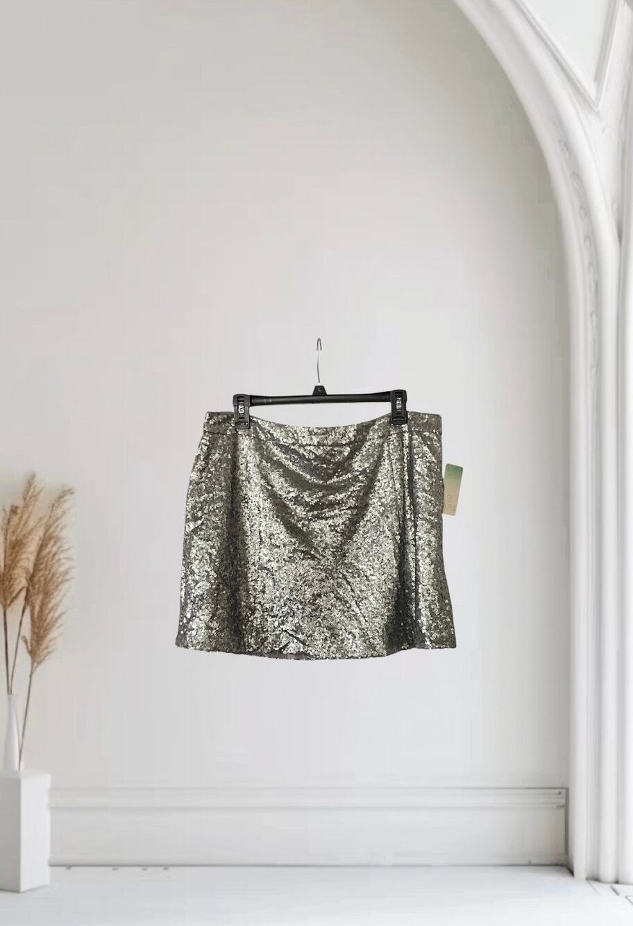 NWT DECREE- Silver/ Gray Sequin skirt Size X Large